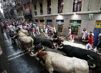 Imágenes del segundo encierro de los Sanfermines 2018, protagonizado por toros de José Escolar