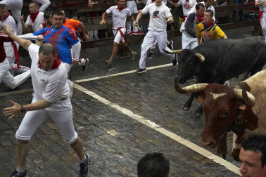 Imágenes del segundo encierro de los Sanfermines 2018, protagonizado por toros de José Escolar