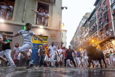 Imágenes del segundo encierro de los Sanfermines 2018, protagonizado por toros de José Escolar