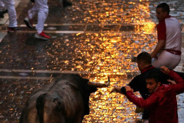 Imágenes del segundo encierro de los Sanfermines 2018, protagonizado por toros de José Escolar