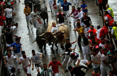 Imágenes del segundo encierro de los Sanfermines 2018, protagonizado por toros de José Escolar