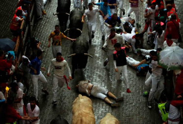 Imágenes del segundo encierro de los Sanfermines 2018, protagonizado por toros de José Escolar