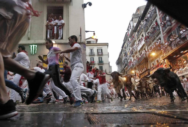 Imágenes del segundo encierro de los Sanfermines 2018, protagonizado por toros de José Escolar
