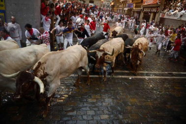 Imágenes del segundo encierro de los Sanfermines 2018, protagonizado por toros de José Escolar