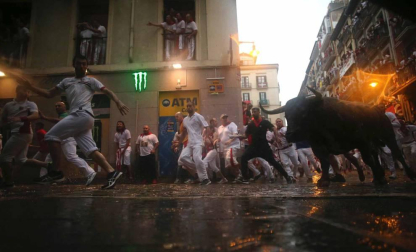 Imágenes del segundo encierro de los Sanfermines 2018, protagonizado por toros de José Escolar