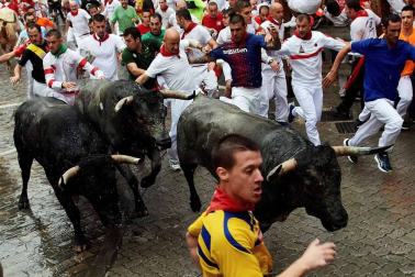 Imágenes del segundo encierro de los Sanfermines 2018, protagonizado por toros de José Escolar