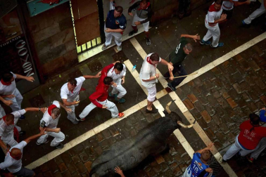 Imágenes del segundo encierro de los Sanfermines 2018, protagonizado por toros de José Escolar
