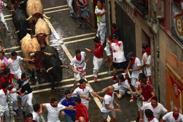Imágenes del segundo encierro de los Sanfermines 2018, protagonizado por toros de José Escolar