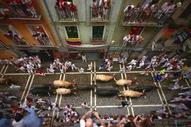 Imágenes del segundo encierro de los Sanfermines 2018, protagonizado por toros de José Escolar