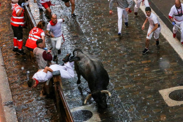 Imágenes del segundo encierro de los Sanfermines 2018, protagonizado por toros de José Escolar
