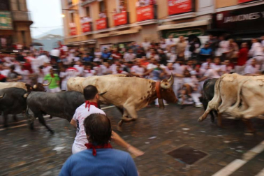 Imágenes del segundo encierro de los Sanfermines 2018, protagonizado por toros de José Escolar