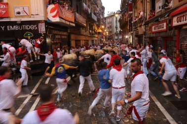 Imágenes del segundo encierro de los Sanfermines 2018, protagonizado por toros de José Escolar