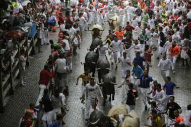 Imágenes del segundo encierro de los Sanfermines 2018, protagonizado por toros de José Escolar
