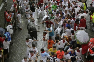 Imágenes del segundo encierro de los Sanfermines 2018, protagonizado por toros de José Escolar