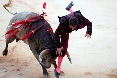 Faena de los toros de la ganadería del José Escolar para los diestros Javier Castaño, Emilio de Justo y Gonzalo Caballero.