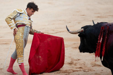 Faena de los toros de la ganadería del José Escolar para los diestros Javier Castaño, Emilio de Justo y Gonzalo Caballero.