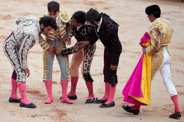 Faena de los toros de la ganadería del José Escolar para los diestros Javier Castaño, Emilio de Justo y Gonzalo Caballero.
