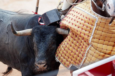 Faena de los toros de la ganadería del José Escolar para los diestros Javier Castaño, Emilio de Justo y Gonzalo Caballero.