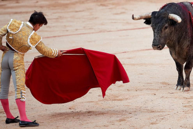 Faena de los toros de la ganadería del José Escolar para los diestros Javier Castaño, Emilio de Justo y Gonzalo Caballero.