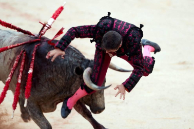 Faena de los toros de la ganadería del José Escolar para los diestros Javier Castaño, Emilio de Justo y Gonzalo Caballero.