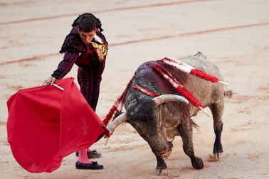 Faena de los toros de la ganadería del José Escolar para los diestros Javier Castaño, Emilio de Justo y Gonzalo Caballero.