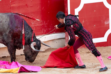 Faena de los toros de la ganadería del José Escolar para los diestros Javier Castaño, Emilio de Justo y Gonzalo Caballero.