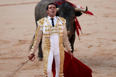 Faena de los toros de la ganadería del José Escolar para los diestros Javier Castaño, Emilio de Justo y Gonzalo Caballero.