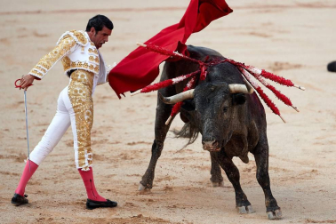 Faena de los toros de la ganadería del José Escolar para los diestros Javier Castaño, Emilio de Justo y Gonzalo Caballero.