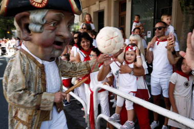 Salida de los gigantes y cabezudos de Pamplona, 8 de julio de San Fermín 2018
