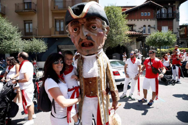 Salida de los gigantes y cabezudos de Pamplona, 8 de julio de San Fermín 2018