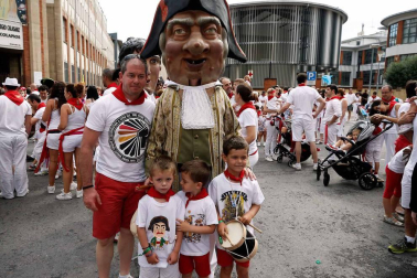 Salida de los gigantes y cabezudos de Pamplona, 8 de julio de San Fermín 2018