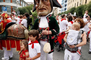 Salida de los gigantes y cabezudos de Pamplona, 8 de julio de San Fermín 2018