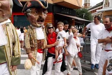 Salida de los gigantes y cabezudos de Pamplona, 8 de julio de San Fermín 2018