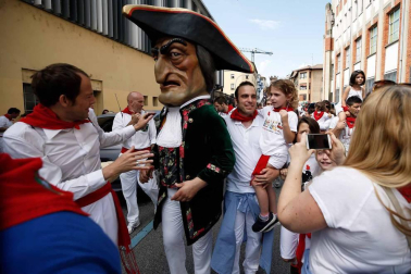 Salida de los gigantes y cabezudos de Pamplona, 8 de julio de San Fermín 2018