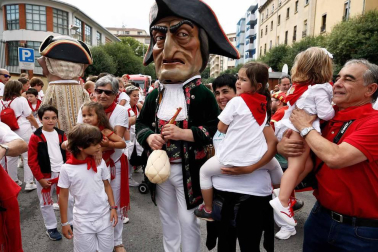 Salida de los gigantes y cabezudos de Pamplona, 8 de julio de San Fermín 2018