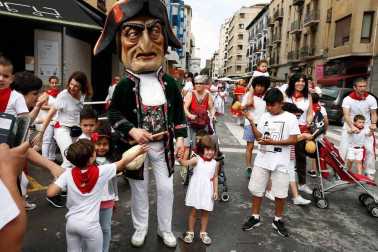 Salida de los gigantes y cabezudos de Pamplona, 8 de julio de San Fermín 2018