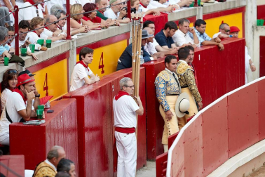 Público asistente a la Plaza de Toros de Pamplona durante la tercera corrida de la Feria del Toro 2018.