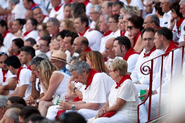 Público asistente a la Plaza de Toros de Pamplona durante la tercera corrida de la Feria del Toro 2018.