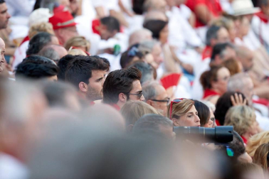 Público asistente a la Plaza de Toros de Pamplona durante la tercera corrida de la Feria del Toro 2018.