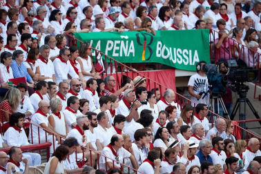 Público asistente a la Plaza de Toros de Pamplona durante la tercera corrida de la Feria del Toro 2018.