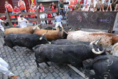 Imágenes del cuarto encierro de los Sanfermines 2018, con toros de la ganadería Fuente Ymbro.