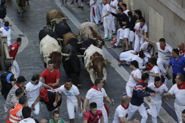 Imágenes del cuarto encierro de los Sanfermines 2018, con toros de la ganadería Fuente Ymbro.