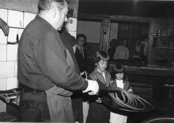 La churrería La Mañueta cumple 145 años. Repasamos sus fotos históricas.