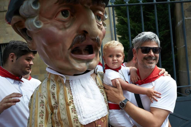 Salida de los gigantes y cabezudos de Pamplona, 10 de julio de San Fermín 2018