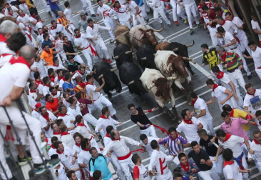 Imágenes del cuarto encierro de los Sanfermines 2018, con toros de la ganadería Fuente Ymbro.