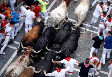 Imágenes del cuarto encierro de los Sanfermines 2018, con toros de la ganadería Fuente Ymbro.