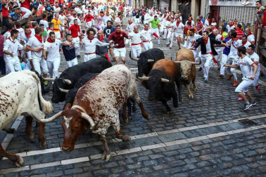 Imágenes del cuarto encierro de los Sanfermines 2018, con toros de la ganadería Fuente Ymbro.