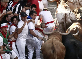 Imágenes del cuarto encierro de los Sanfermines 2018, con toros de la ganadería Fuente Ymbro.