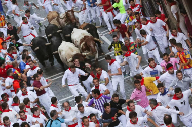 Imágenes del cuarto encierro de los Sanfermines 2018, con toros de la ganadería Fuente Ymbro.
