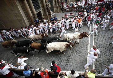 Imágenes del cuarto encierro de los Sanfermines 2018, con toros de la ganadería Fuente Ymbro.